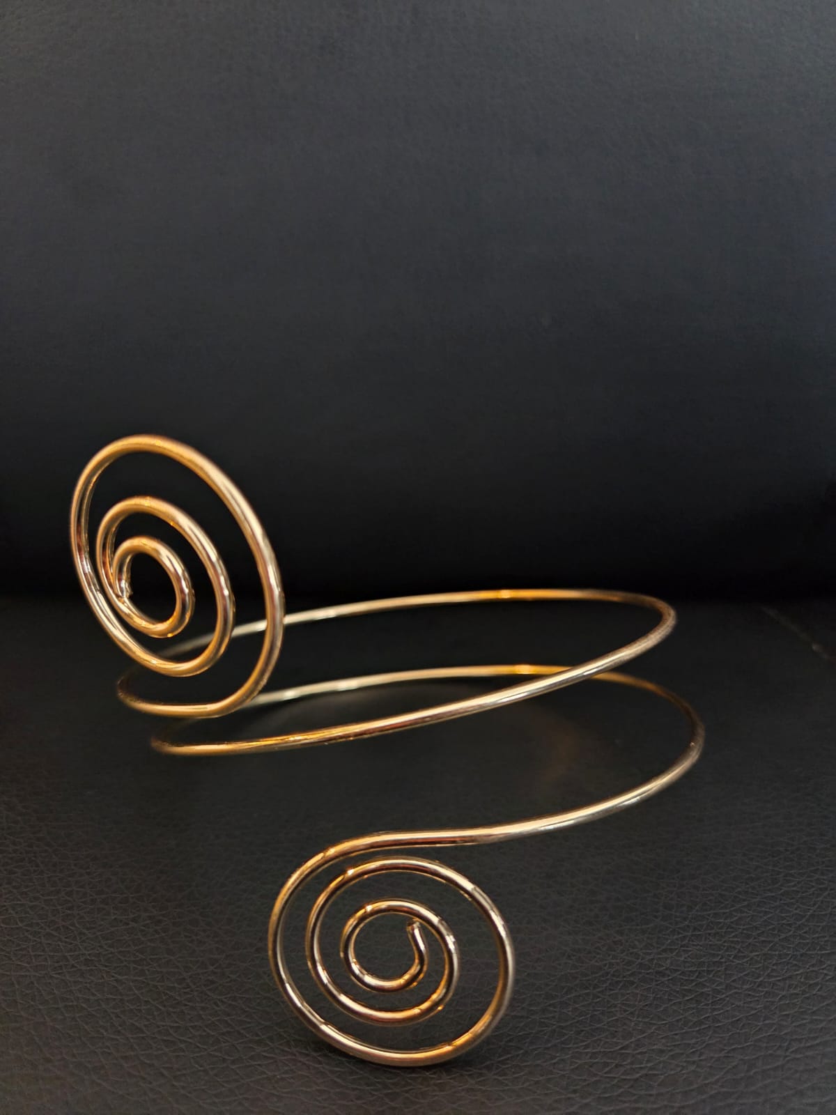 Hot & Chic – Sexy Vergulde Bovenarmband in Spiraal Design
